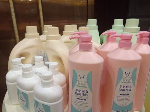 万源成都商会走访鸿利亮彩日用品，助力企业复工复产